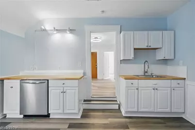 2471 Tremont Avenue #Up, Loveland, OH 44113 - Photo 8