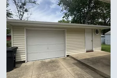905 Carnegie Avenue, Akron, OH 44314 - Photo 2