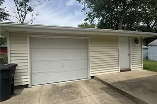 905 Carnegie Ave, Akron, OH 44314 - Photo 2