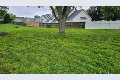 2010 38th Street NE, Canton, OH 44705 - Photo 2