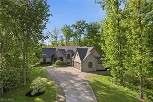 7230 Brighton Park Ct, Chagrin Falls, OH 44023 - Photo 2