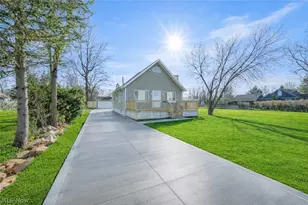 33418 Lakeshore Blvd, Willowick, OH 44095 - Photo 2