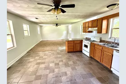 210 W Spring St, Marietta, OH 45750 - Photo 2