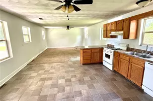 210 W Spring St, Marietta, OH 45750 - Photo 2