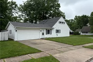 2300 Giffels Dr, Cuyahoga Falls, OH 44221 - Photo 2