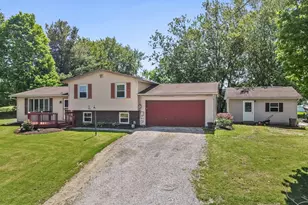 10960 Easton St NE, Alliance, OH 44601 - Photo 2