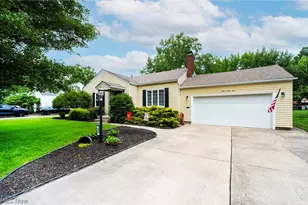 446 Ewing Rd, Youngstown, OH 44512 - Photo 2