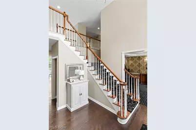 1246 Homestead Creek Drive, Grandview Heights, OH 44147 - Photo 2