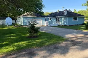 717 Hazelwood Dr, Vermilion, OH 44089 - Photo 2