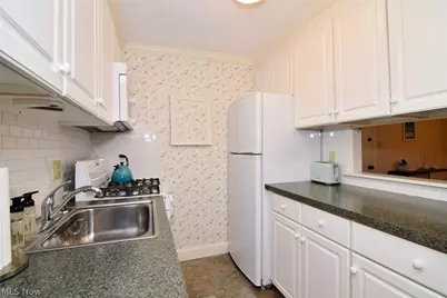 5009 Nob Hill Drive #B2, Chagrin Falls, OH 44022 - Photo 12