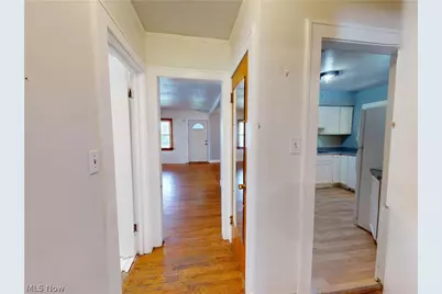 1560 Biltmore Road, Lyndhurst, OH 44124 - Photo 8