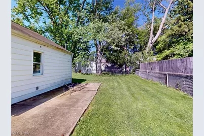 1560 Biltmore Road, Lyndhurst, OH 44124 - Photo 24