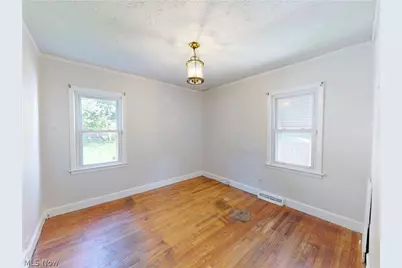 1560 Biltmore Road, Lyndhurst, OH 44124 - Photo 16