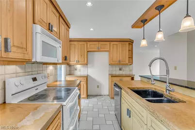 478 Tamiami Trail, Akron, OH 44303 - Photo 6