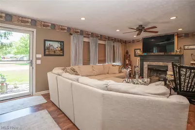 8026 Garnet Avenue NE, Canton, OH 44721 - Photo 4