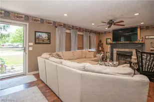 8026 Garnet Ave NE, Canton, OH 44721 - Photo 4