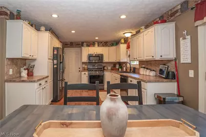 8026 Garnet Avenue NE, Canton, OH 44721 - Photo 10