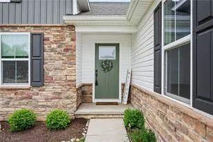 171 Eagle Cir, Amherst, OH 44001 - Photo 2