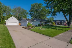 700 Harris Rd, Sheffield Lake, OH 44054 - Photo 4