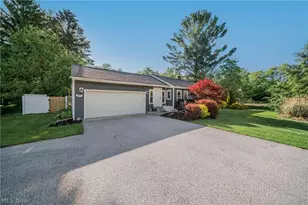 543 N Lake St, Madison, OH 44057 - Photo 2