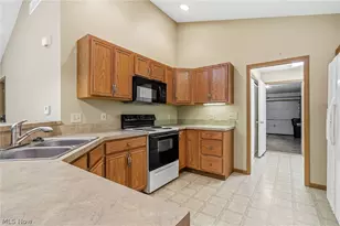 8717 Dublin Ridge Cir NW, Massillon, OH 44646 - Photo 6