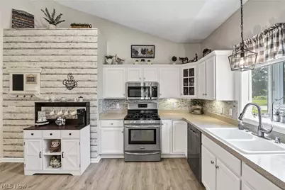39282 Camelot Way, Avon, OH 44011 - Photo 2