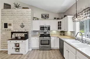39282 Camelot Way, Avon, OH 44011 - Photo 2