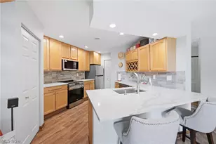 347 N Bayshore Dr, Columbiana, OH 44408 - Photo 6