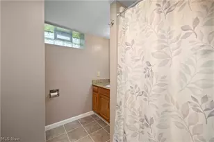 1908 Wallace Ln, Lorain, OH 44053 - Photo 36