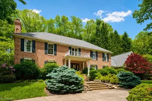 853 Robinwood Hills Dr, Bath, OH 44333 - Photo 2