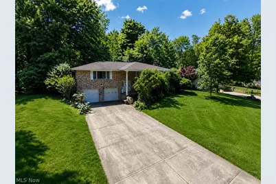 3856 Moonglo Street NW, Uniontown, OH 44685 - Photo 2