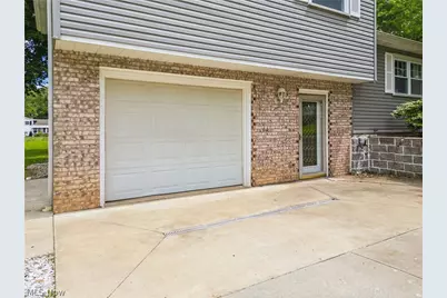 8572 Greenmeadow Avenue NW, Canal Fulton, OH 44614 - Photo 4
