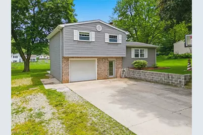 8572 Greenmeadow Avenue NW, Canal Fulton, OH 44614 - Photo 2