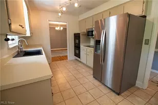 7308 Raccoon Hill Dr, Kirtland, OH 44094 - Photo 10