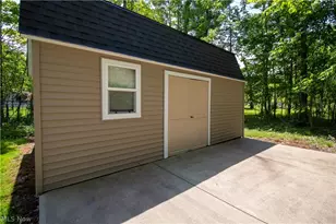 7308 Raccoon Hill Dr, Kirtland, OH 44094 - Photo 30