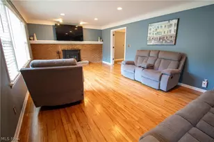 7308 Raccoon Hill Dr, Kirtland, OH 44094 - Photo 14