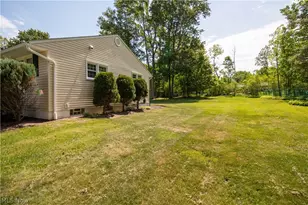 7308 Raccoon Hill Dr, Kirtland, OH 44094 - Photo 32