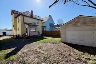 909 Clarendon Ave SW, Canton, OH 44710 - Photo 8