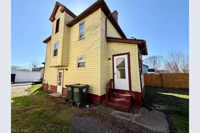 909 Clarendon Avenue SW, Canton, OH 44710 - Photo 8