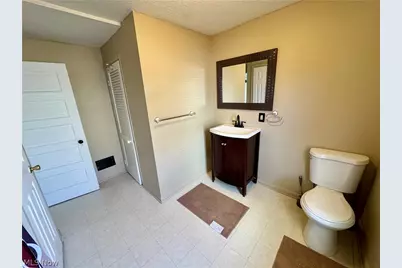 909 Clarendon Avenue SW, Canton, OH 44710 - Photo 22