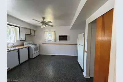 1452 Humbolt Avenue, Youngstown, OH 44502 - Photo 2