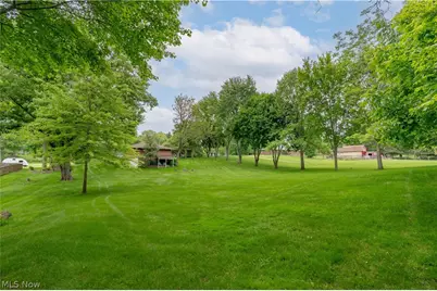 11385 William Penn Avenue NE, Hartville, OH 44632 - Photo 6