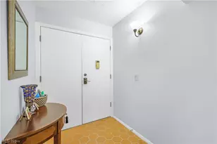186 Court Dr, Fairlawn, OH 44333 - Photo 2