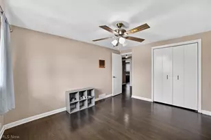 1905 Camberly Dr, Lyndhurst, OH 44124 - Photo 24