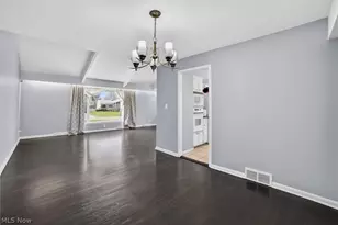 1905 Camberly Dr, Lyndhurst, OH 44124 - Photo 6