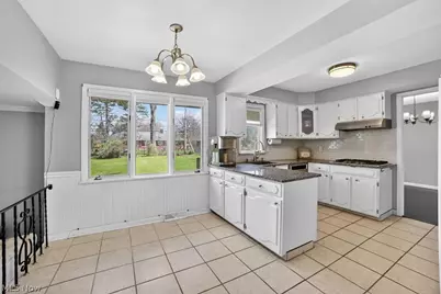 1905 Camberly Drive, Lyndhurst, OH 44124 - Photo 8