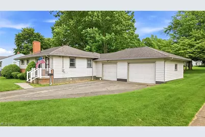 3195 Sunnybrooke Drive, Youngstown, OH 44511 - Photo 2