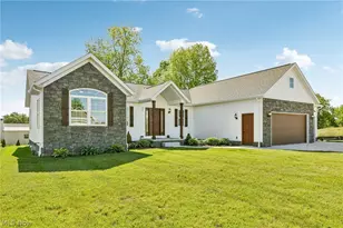 533 E Lakewood Dr, Canal Fulton, OH 44614 - Photo 2