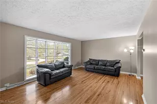 34600 W Sharondale Dr, Solon, OH 44139 - Photo 2