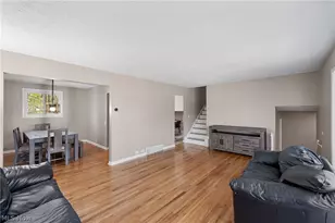 34600 W Sharondale Dr, Solon, OH 44139 - Photo 4